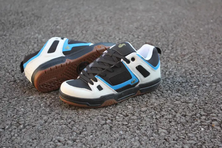 Loss clearance DVS GAMBOL skateboarding shoes wear leather upper shock absorption men's casual sneakers D3 same shoes