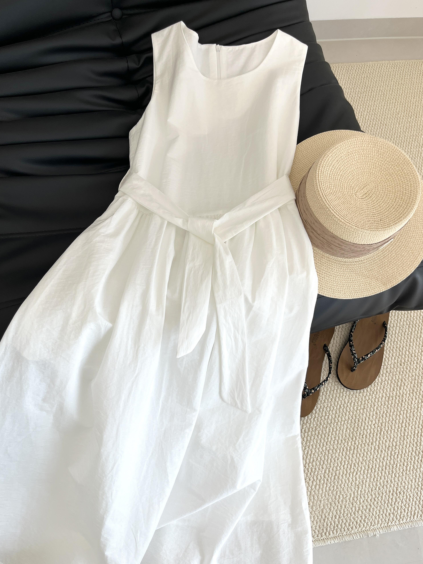Simple and Elegant White Sleeveless Vest Dress for Women, Summer 2026 New Style, French-Style Long Dress, Versatile
