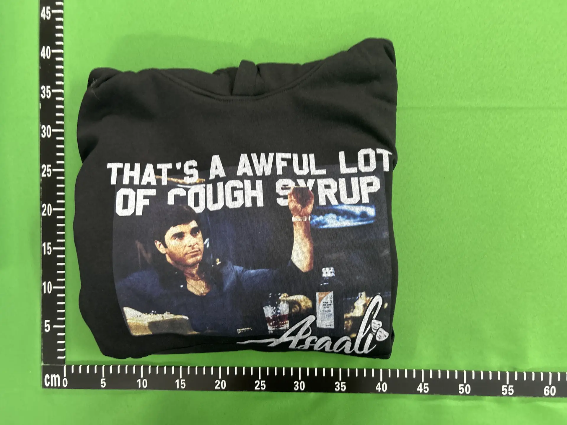 Wearing a black hoodie with a drawstring on the chest 512190278