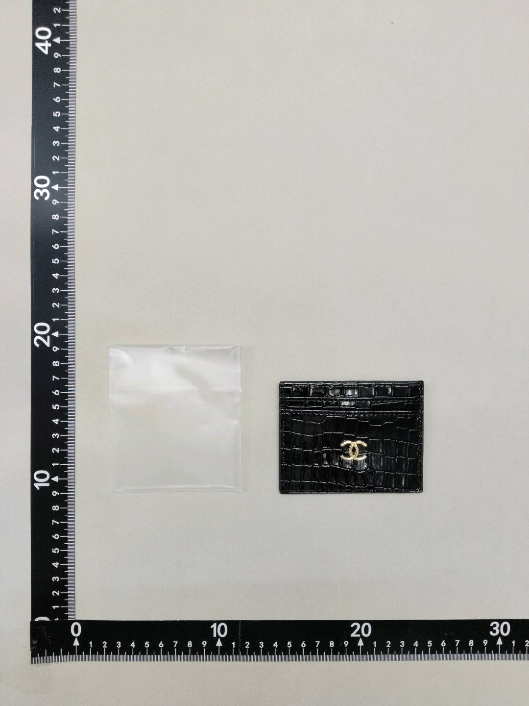 Powerful Manufacturer Spot Wholesale Card Holder Card Holder with Matching Mobile Phone Case Earphone Cover Strap Trendy Brand Big Brand Caviar QC