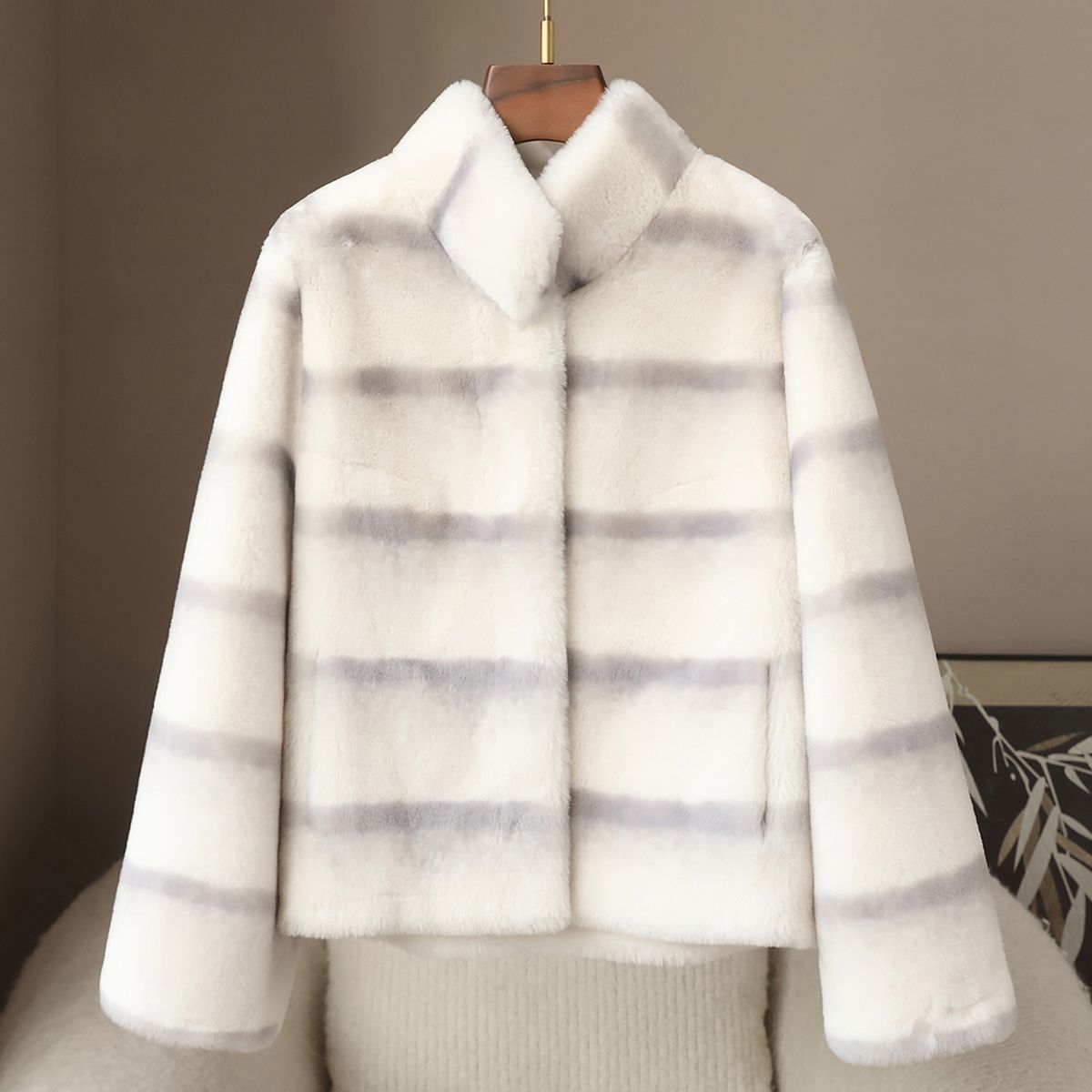 Manufacturer's In-Stock 2026 Spring New Faux Mink Fur Coat for Women, Gold Mink Velvet Chanel-Style Stand Collar Top