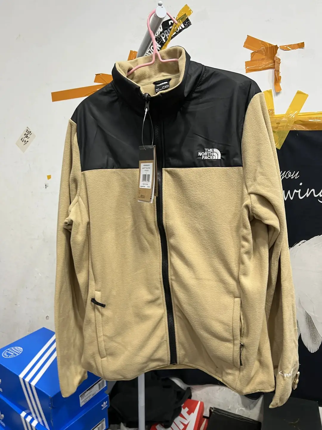 Generation enough same source north face liner! The North Face fleece jersey liner can be worn alone or with a jersey refer to the main picture size chart to place an order khaki color