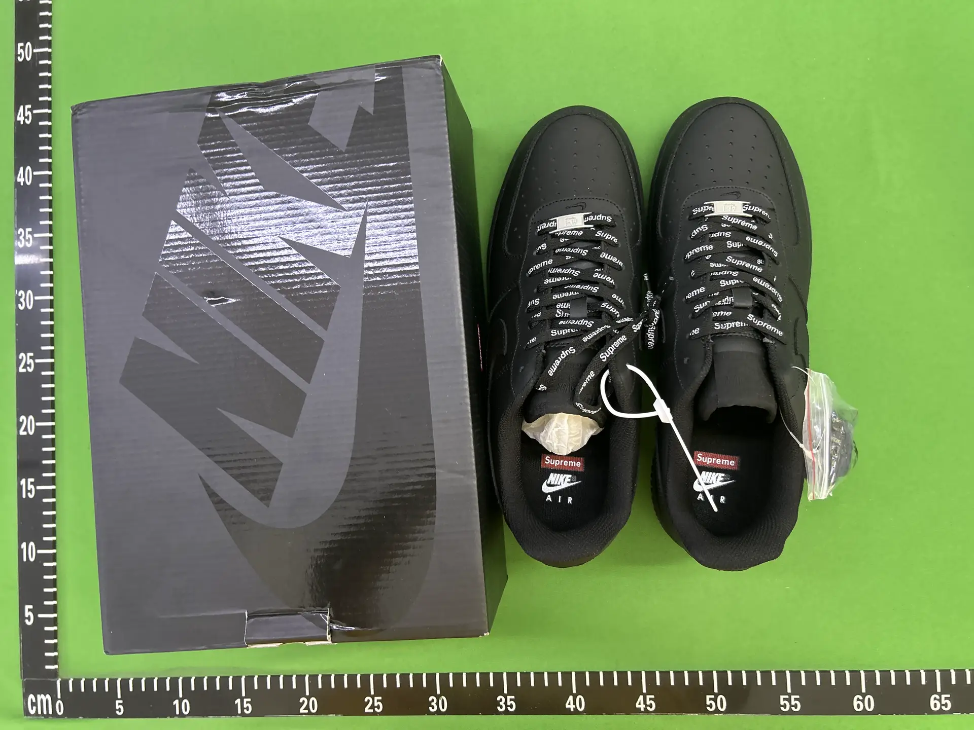 Nike Air Force 1 Supreme Black