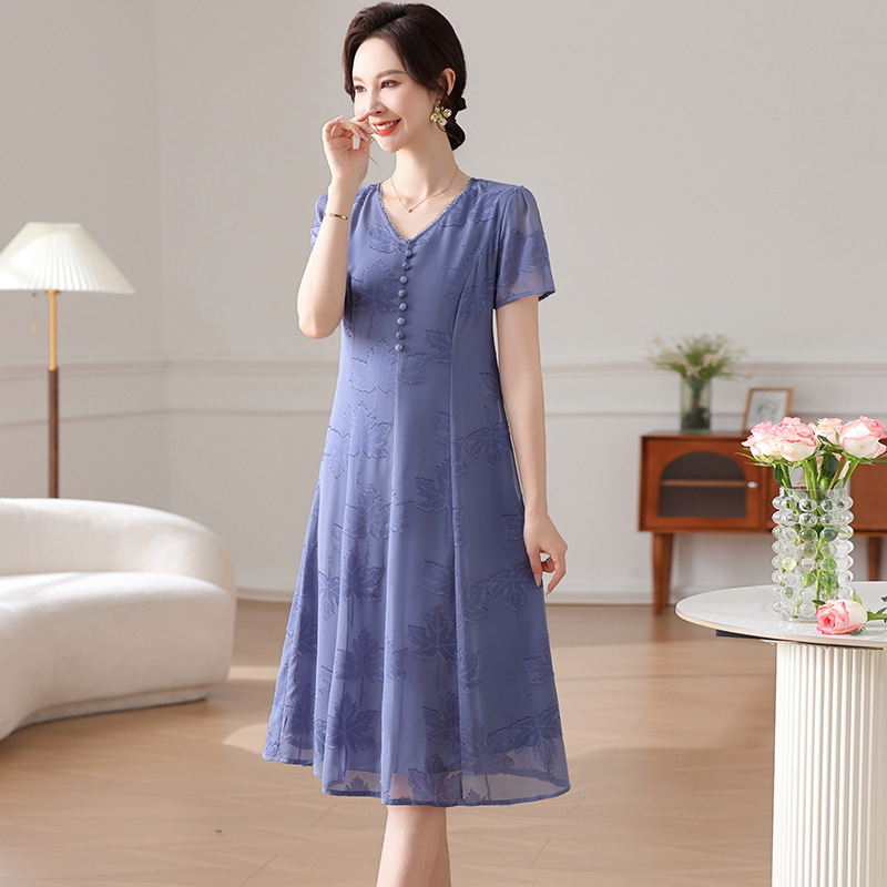 Light Luxury Summer New Style Slimming and Fashionable Middle-Aged and Elderly Women's Dress, Mom's Dress, Mid-Length V-Neck Short-Sleeve Simple Dress