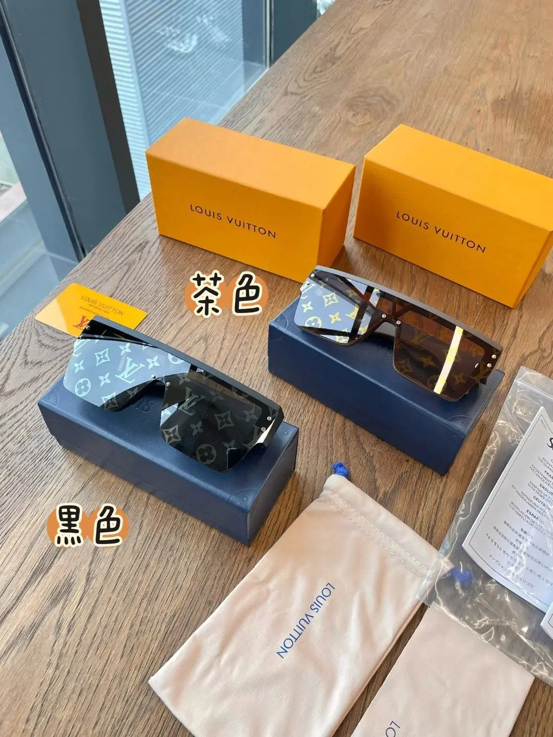 Trendy brand sunglasses Size: Mirror width 148mm, temple length 145mm. Combining exquisite craftsmanship and futuristic aesthetics, the wide temple and large frame present a powerful silhouette