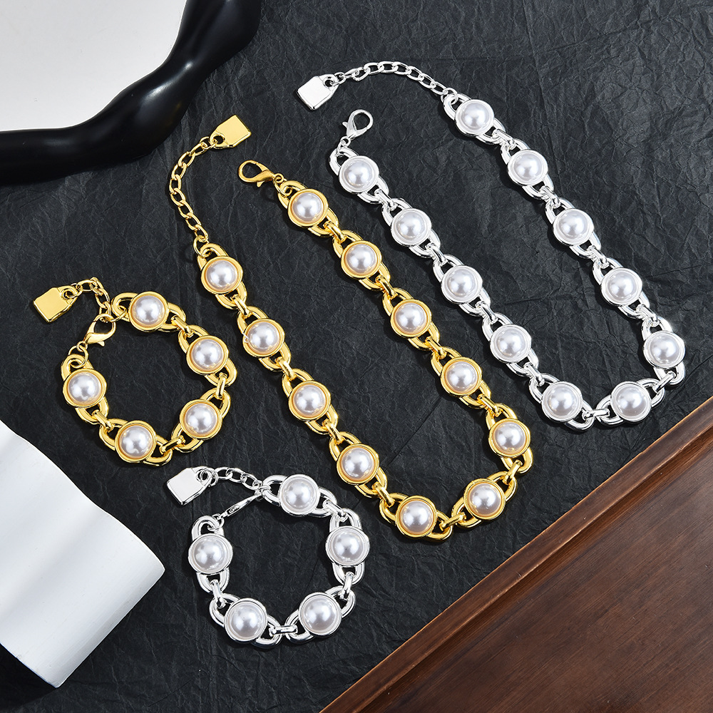 European and American Light Luxury Pearl Metal Splicing Necklace for Women, Trendy Niche Design Clavicle Chain Bracelet Accessory
