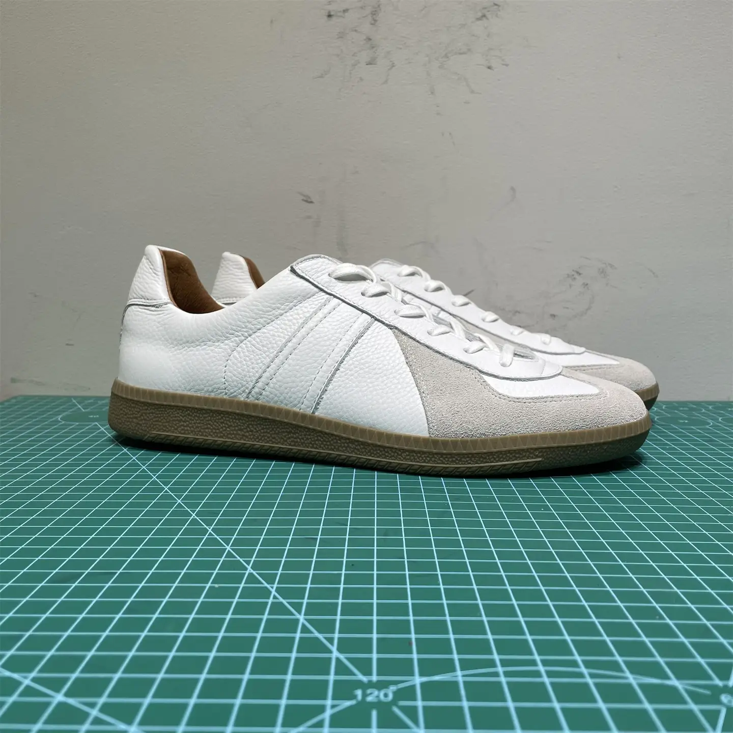 【Shoe Enthusiast】R170-1 Soft-Soled German Training Shoes White Distressed Top Layer Cowhide Casual Shoes Sneakers