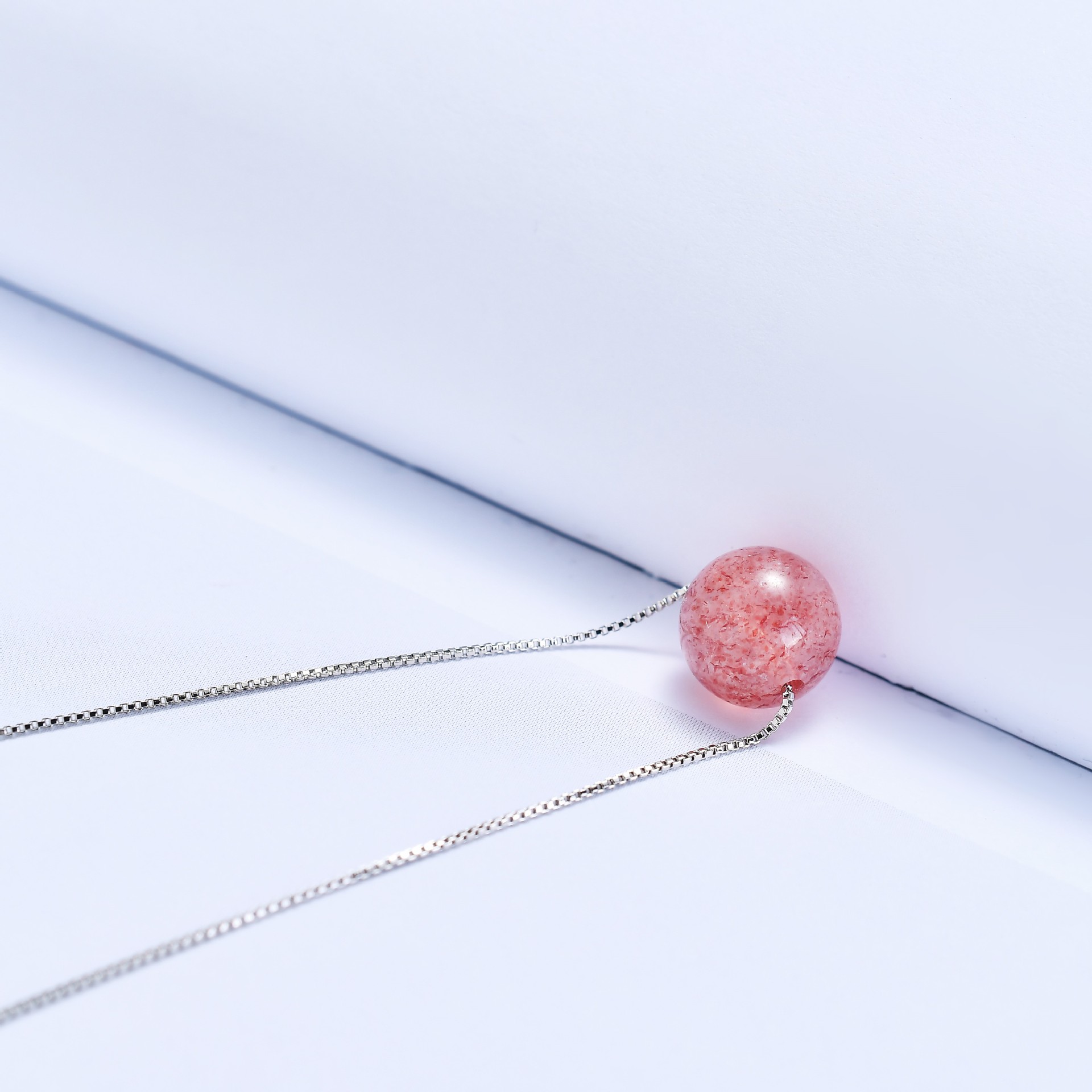 Badu Strawberry Crystal Necklace Female Casual Student Forest Style Easiest for Match Necklace Temperament Gift Crystal Necklace Romantic