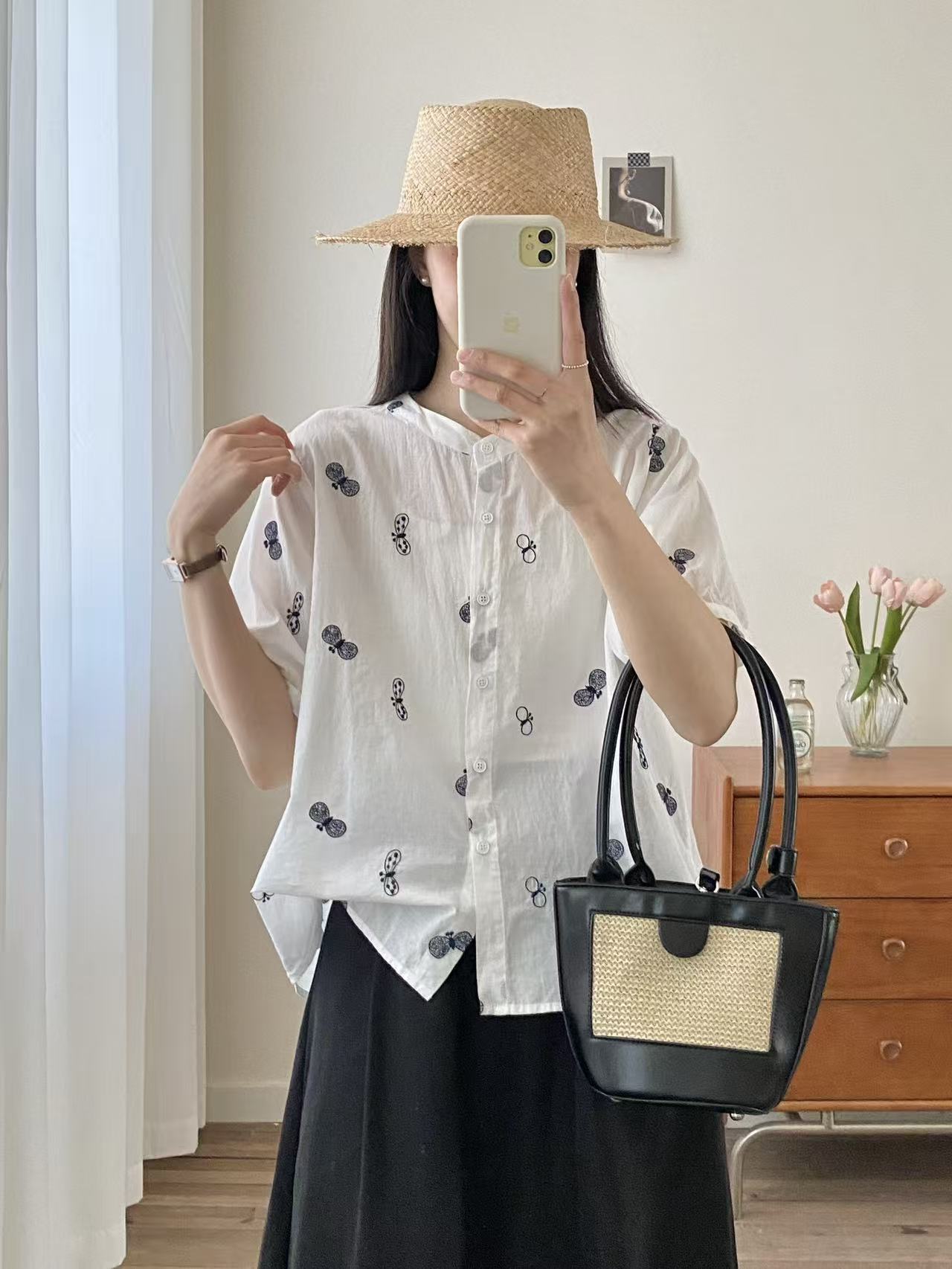 26 Summer Style Short-Sleeve Women's Embroidered Thin Shirt, Skin-Friendly Top, Loose Casual College Style Blouse, New Shirt