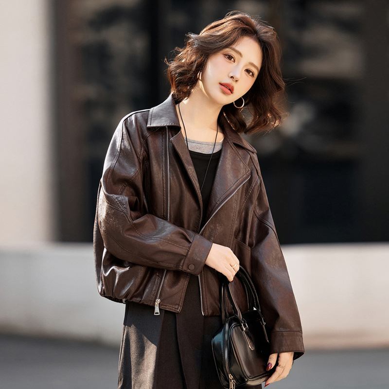 Black Short Leather Jacket for Women, 2026 Spring New Style, Turn-Down Collar Biker Jacket, Petite Size, High-End Cool and Stylish Coat