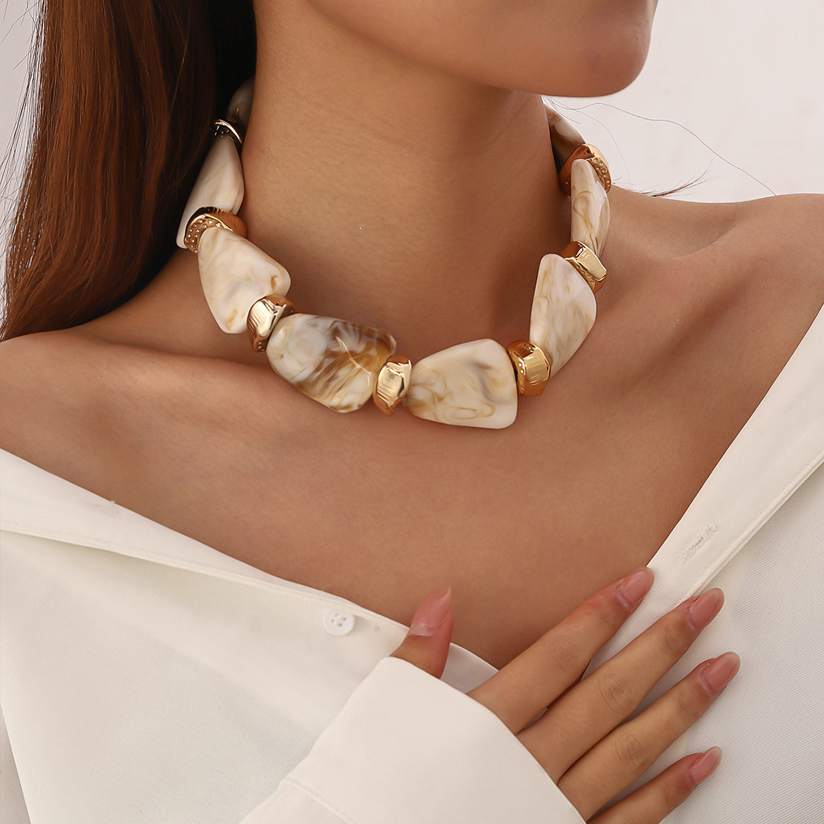 Cross-Border Jewelry European and American Vintage Style Acrylic Necklace Exaggerated Light Luxury Niche Choker Irregular Geometric Clavicle Chain for Women