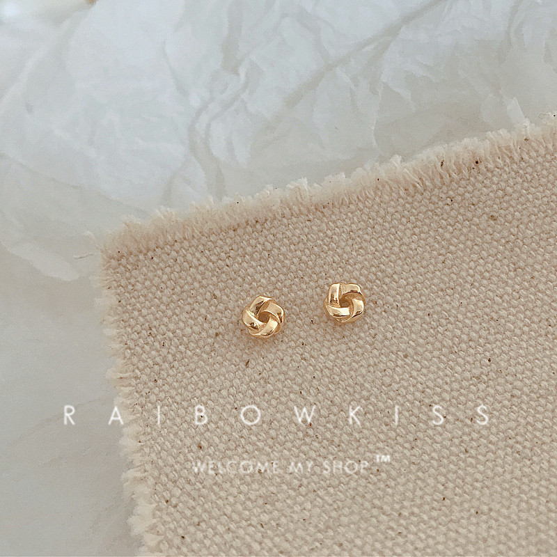 Rotating earrings 2024 new fashion Ins wind simple gold small earrings compact temperament sleep free wholesale