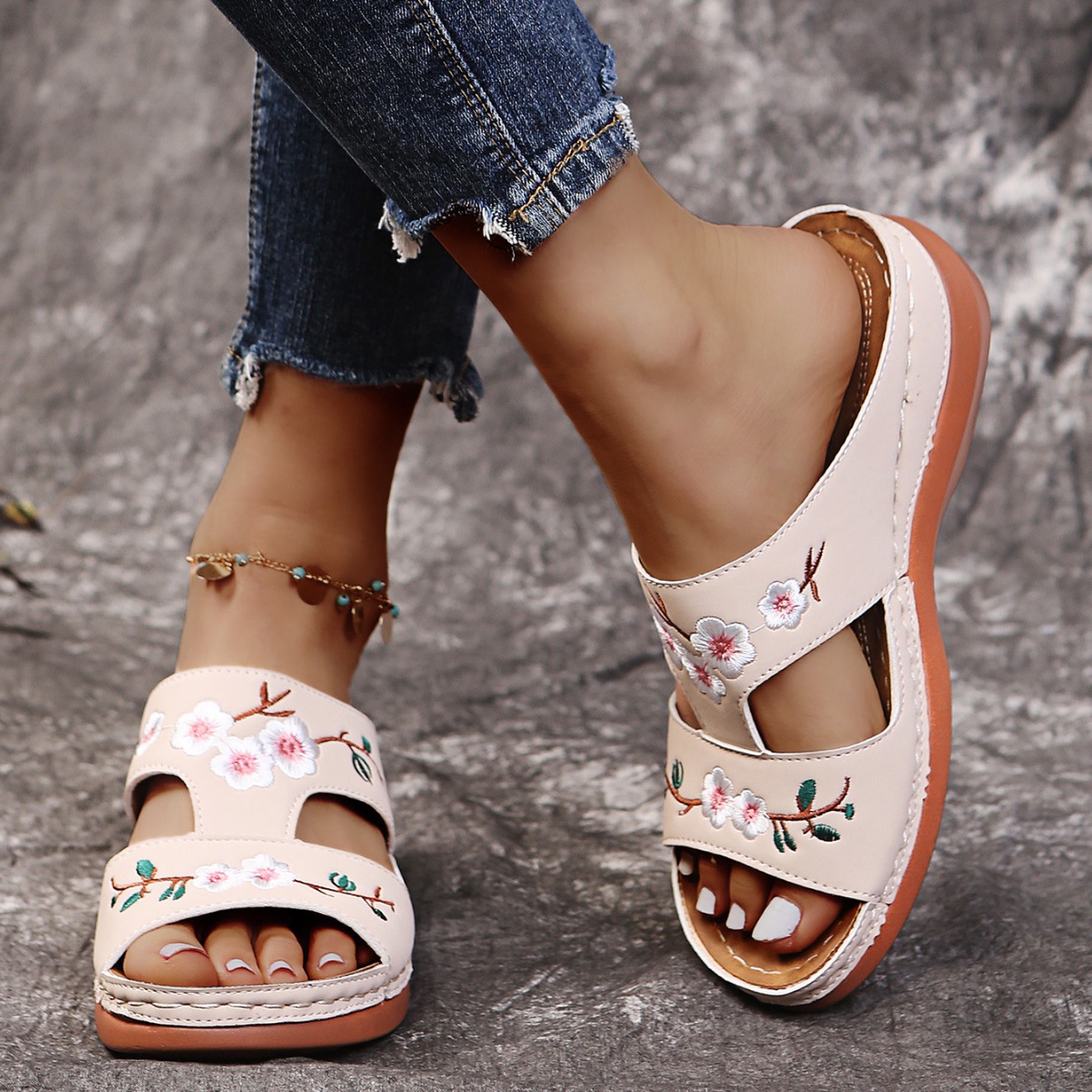 2025 Summer New Large Size Floral Open Toe T-Strap Wedge Sandals for Women Fashion Retro European and American Style