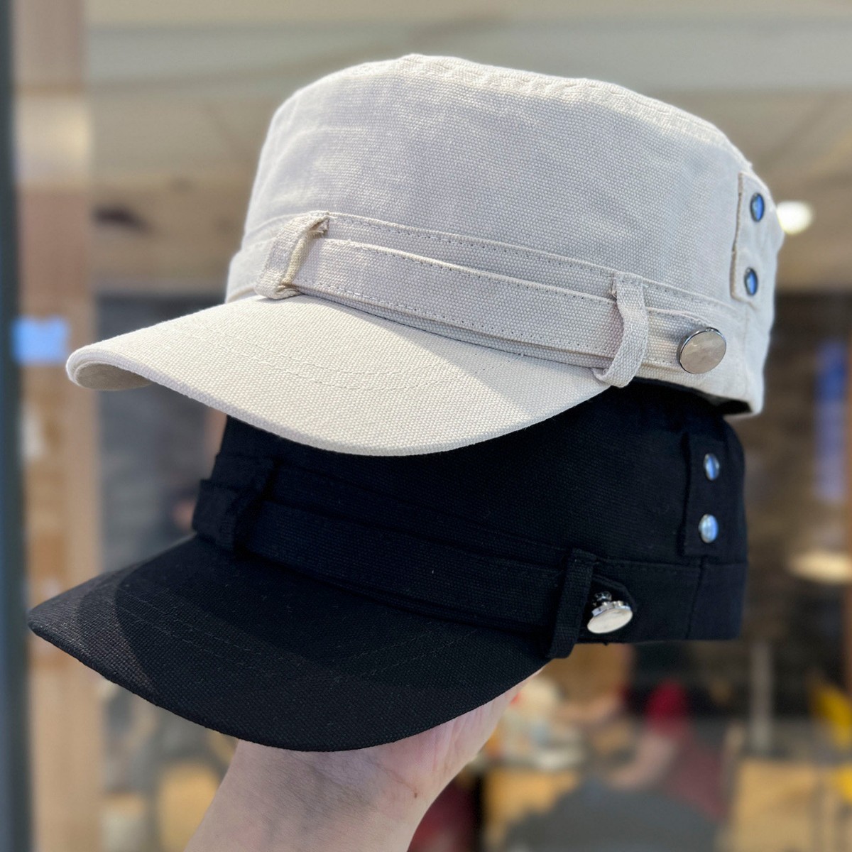 Korean-Style Spring and Autumn Black and Beige Flat-Top Hat for Women, Vintage Distressed Buttoned Baseball Cap, Outdoor Riding Hat, Equestrian Hat