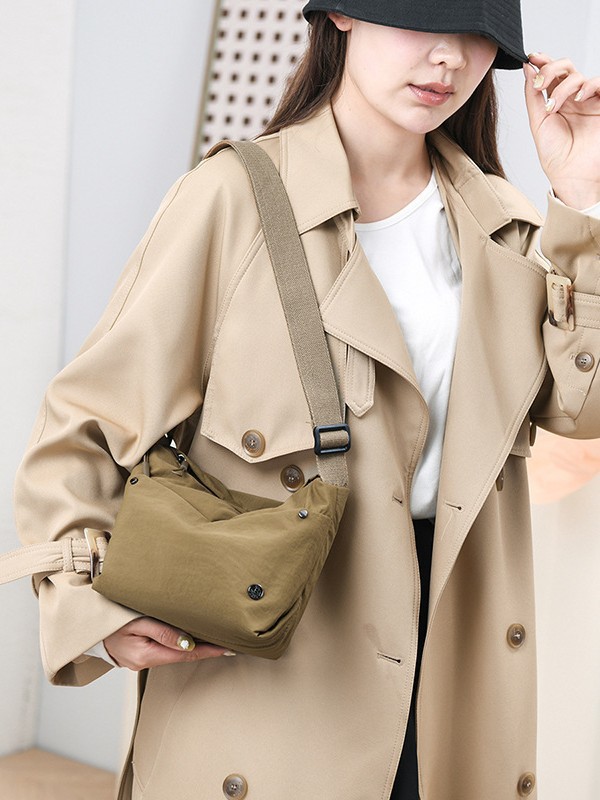Crossbody Bag Women's 2025 New Fashion All-match Canvas Bag Lightweight Waterproof Dumpling Bag Walking Nylon Small Backpack