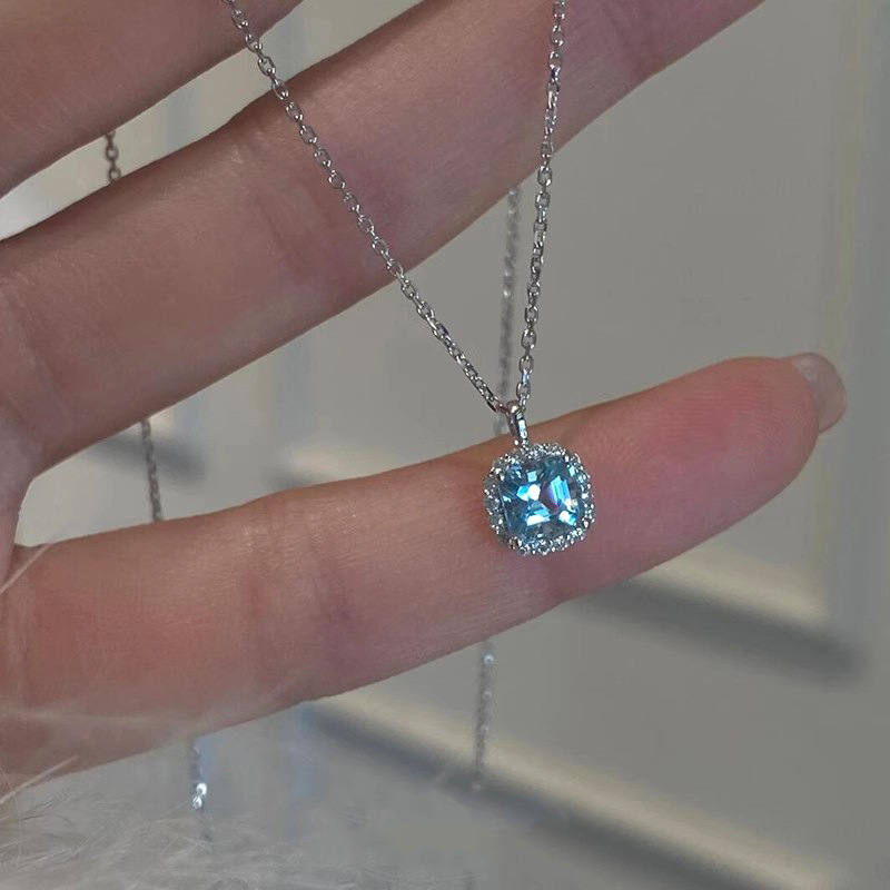 Aquamarine Sugar Cube Necklace 2026 New Style Cool and Delicate Light Luxury Titanium Steel Non-Fading Clavicle Chain Jewelry Customization