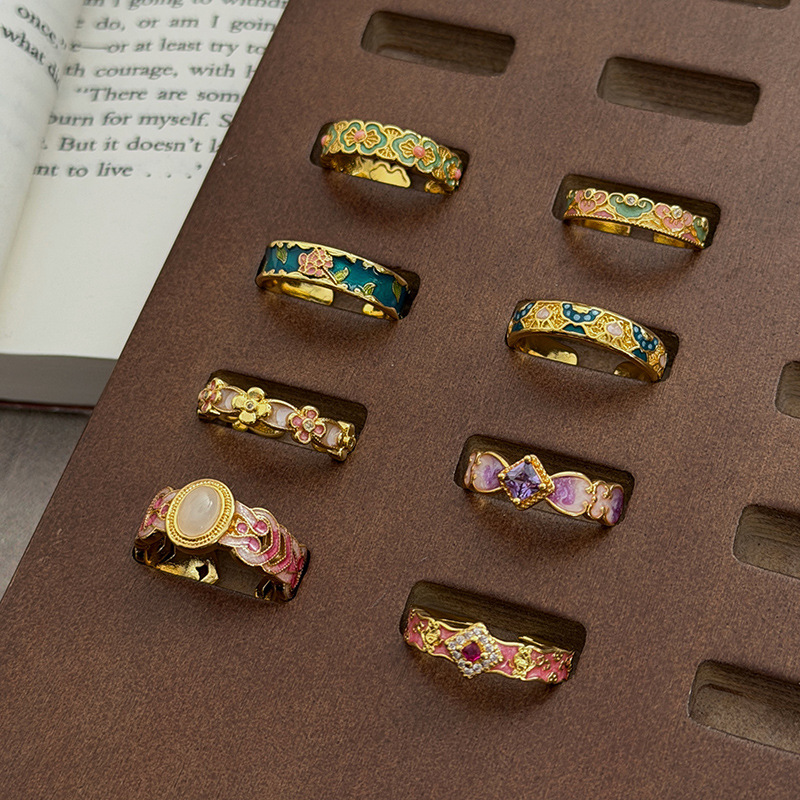 Chinese Retro Gold Enamel Floral Carved Niche Light Luxury Palace Style Dopamine New Chinese Style Stackable Rings