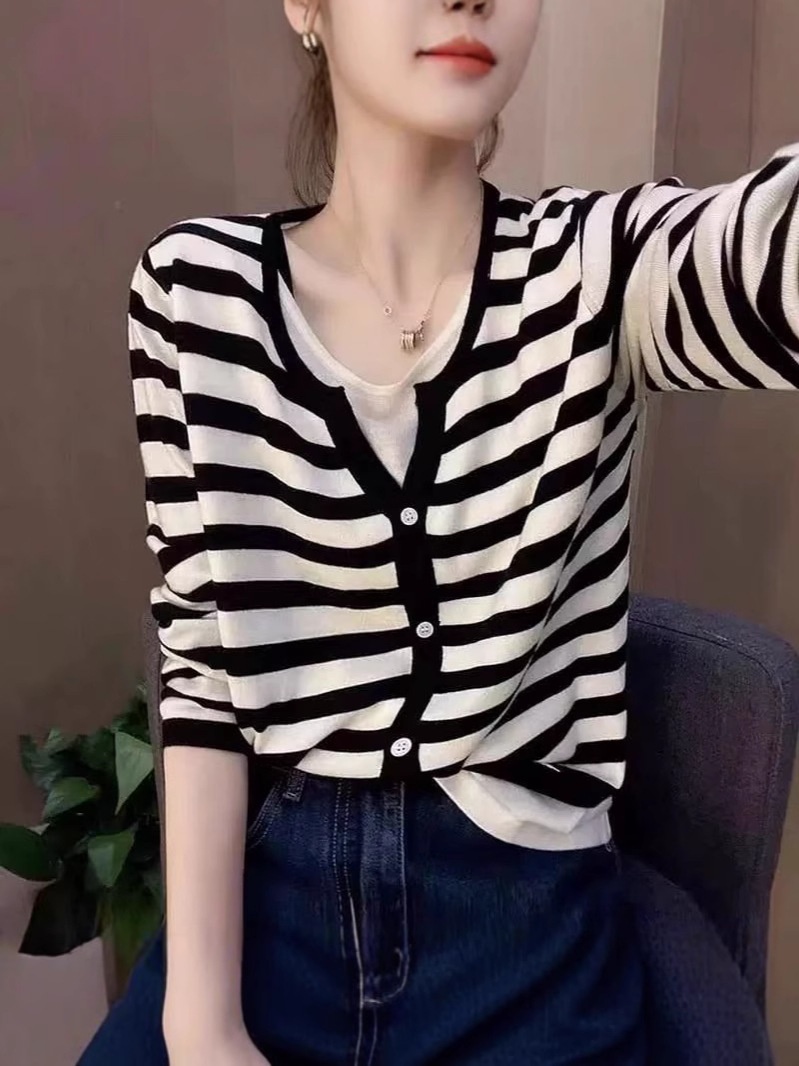 New Style Faux Two-Piece Fine Wool Knit Sweater, Fashionable Women's Striped Crew Neck Inner Top, Long-Sleeve Base Shirt