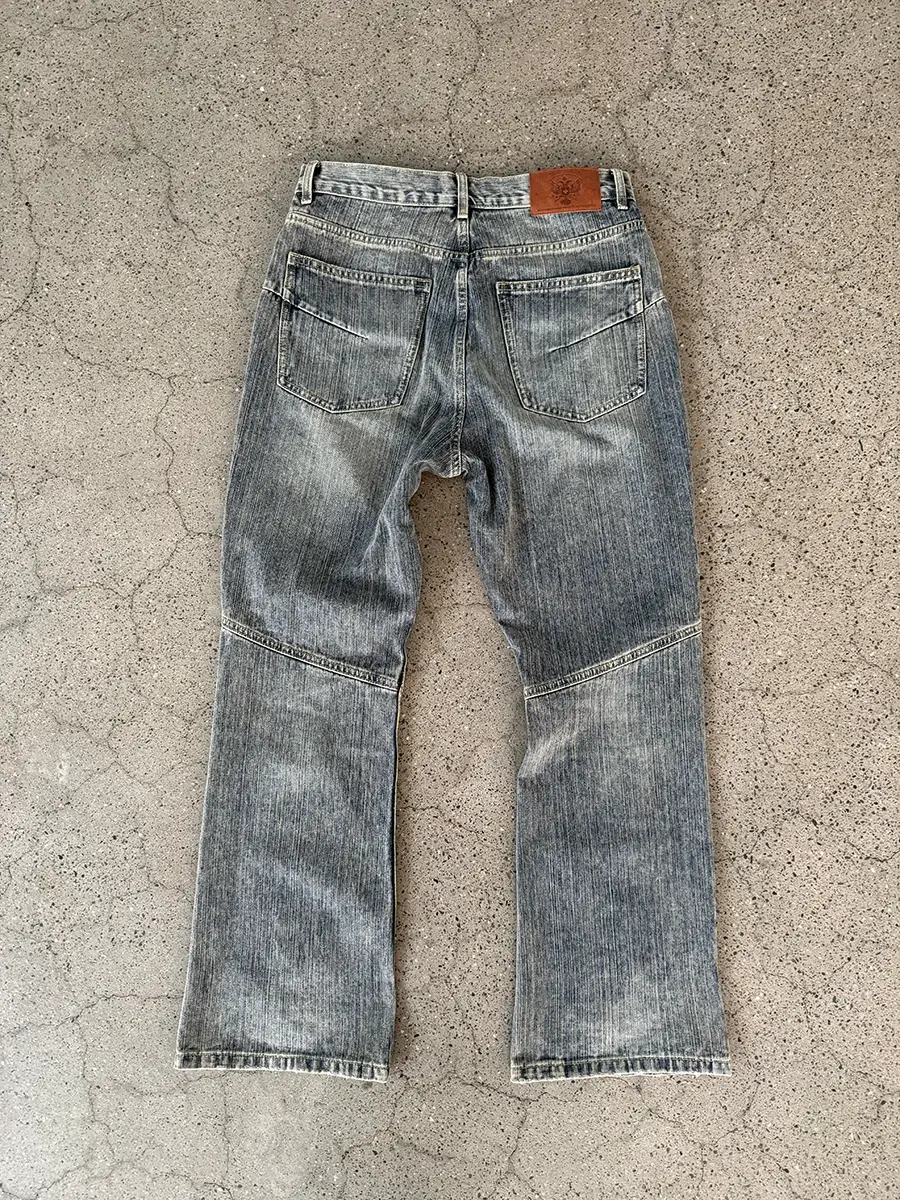 Epower“ W02” Multi-Bone Heavy Industry Bamboo Vintage Distressed Faded Blue Denim Men