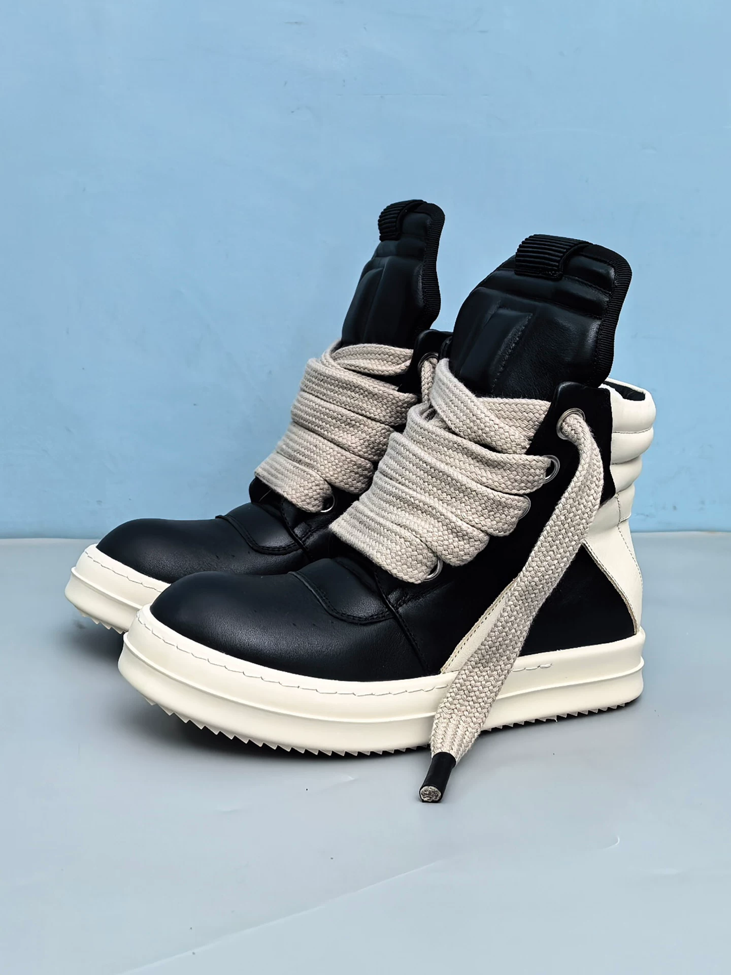 Rric Owees High-Top Shoes for Men, New Style with Thick Wide Laces, Inverted Triangle Sneakers for Women, Height-Increasing Thick-Soled Short Boots, Trendy