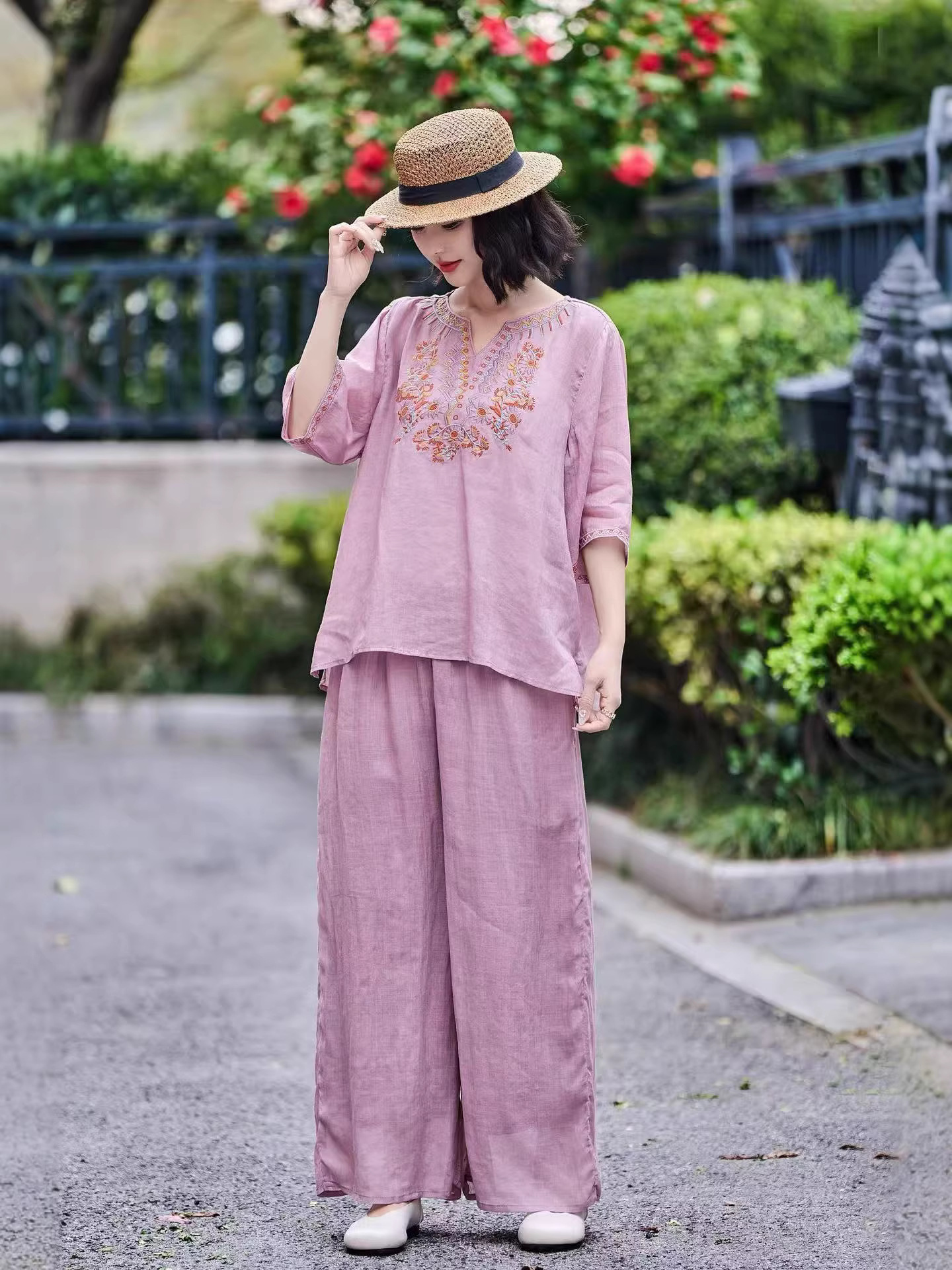 2026 Summer Short-Sleeve Set with Cropped Pants for Women, Loose Embroidered National Style, Loose Ethnic Style, New Retro Set