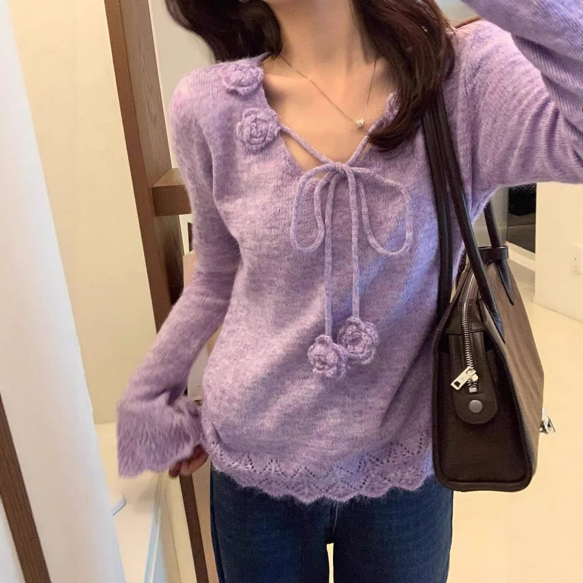 French-Style Three-Dimensional Floral Lace-Up V-Neck Sweater for Women, New Spring and Autumn Style, Super Stylish, Loose Fit, Slimming Pullover Knit Top