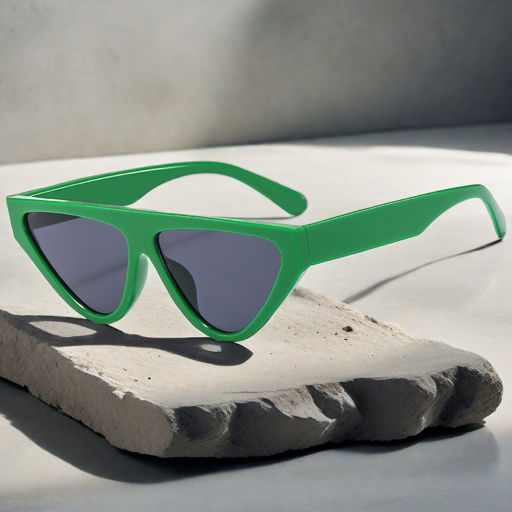 New Fashion Personality Triangle Retro Cat's Eye European and American Street Simple Sunglasses Ins Internet Celebrity Same Style Sunglasses Trendy