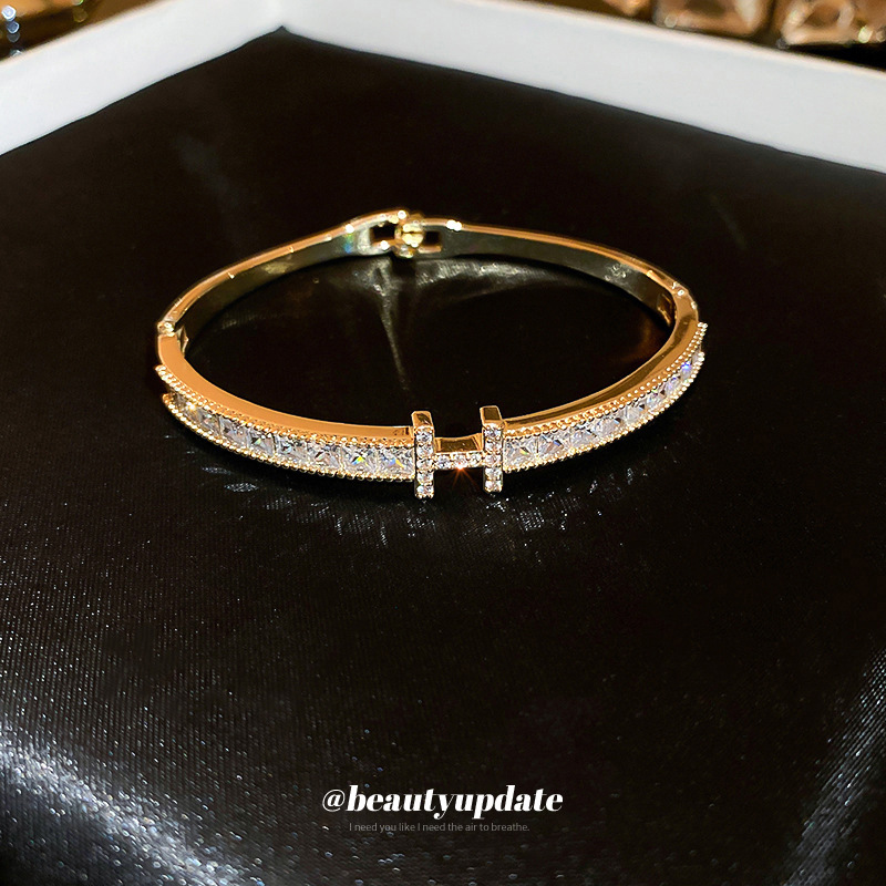 Korean ultra-flash zircon letter buckle bracelet fashion high-end temperament bracelet light luxury all-Match Jewelry Wholesale