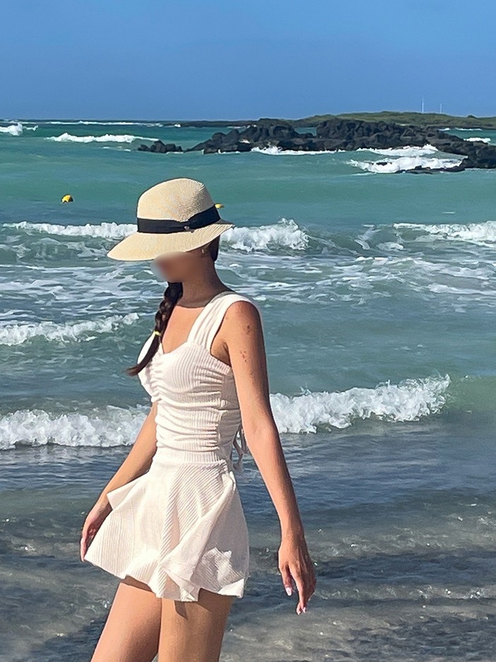 Source Factory Solid Color White Folded Belly Covering Slim Conservative Girl Hot Spring Holiday Wear European and American one-piece Swimsuit