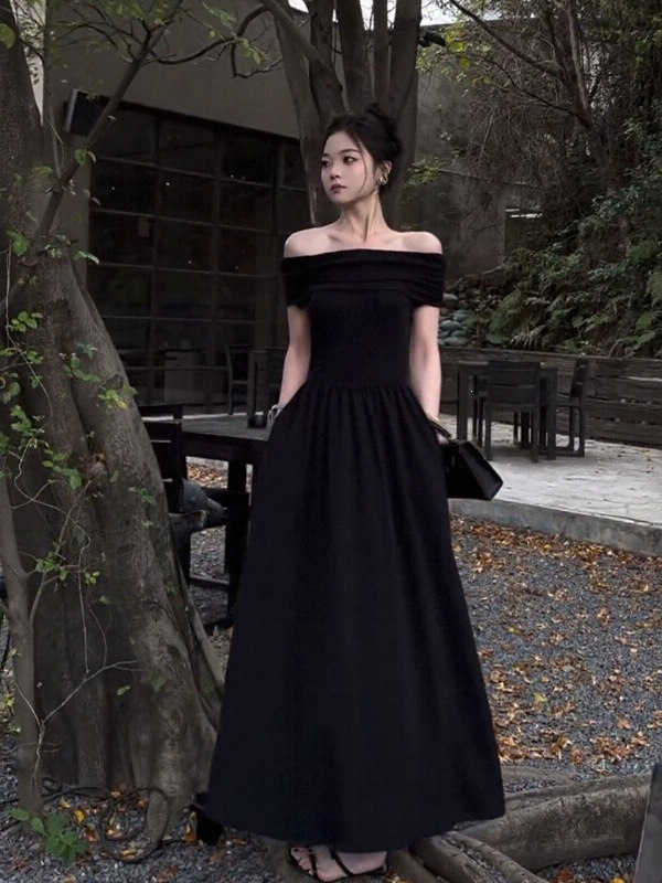 Black One-Shoulder Dress for Women, Summer 2026 New Style, French Style, Sexy, Waist-Cinching, Slimming, Off-Shoulder Long Dress