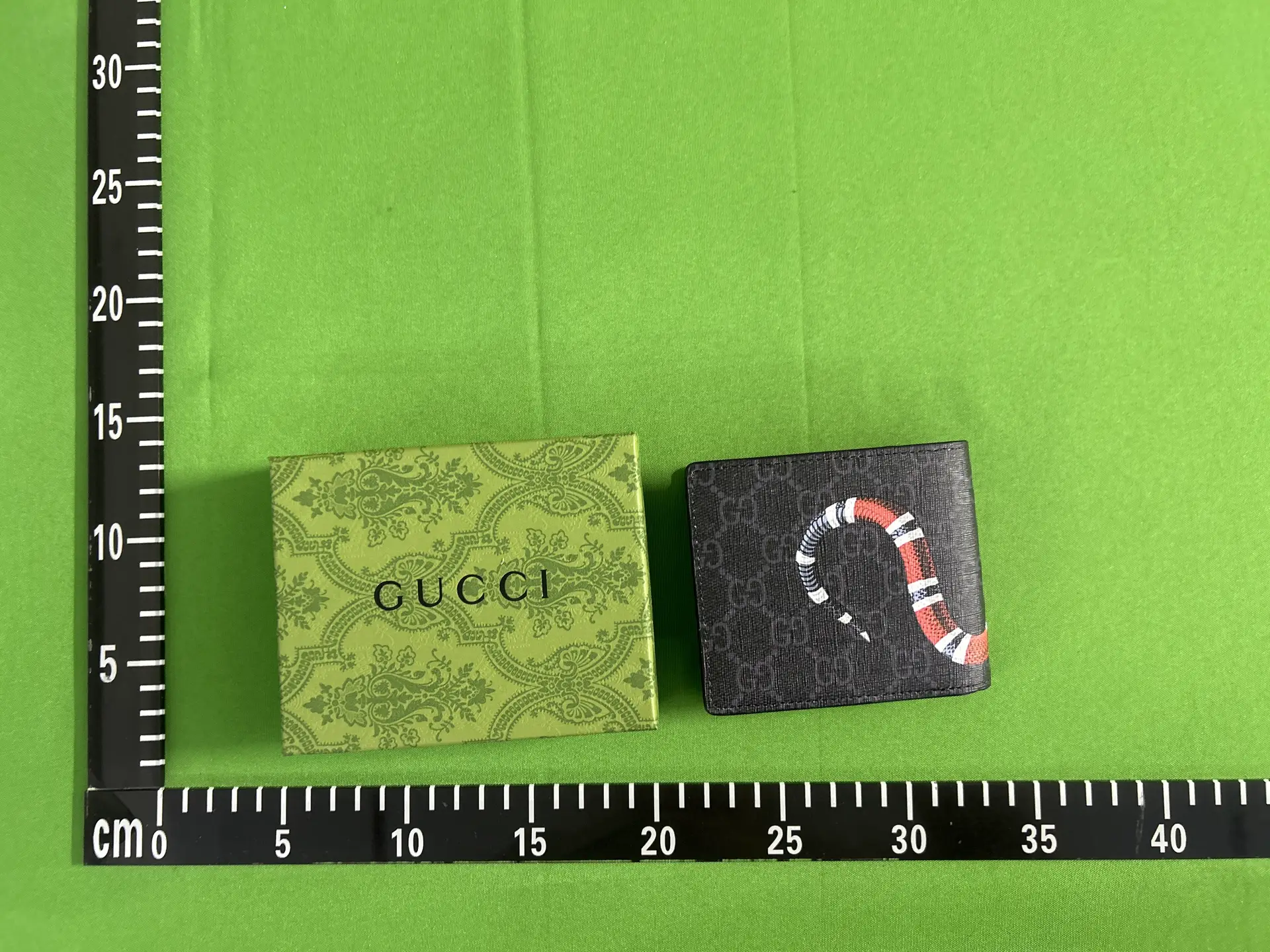 Gu.*c*ci Men's classic wallet