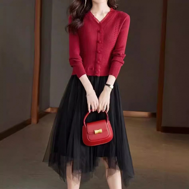 Fake Two-Piece Dress for Women, Autumn and Winter Mid-Length Sweater Dress, Slimming Lace Splicing, Inner Layer Knitwear