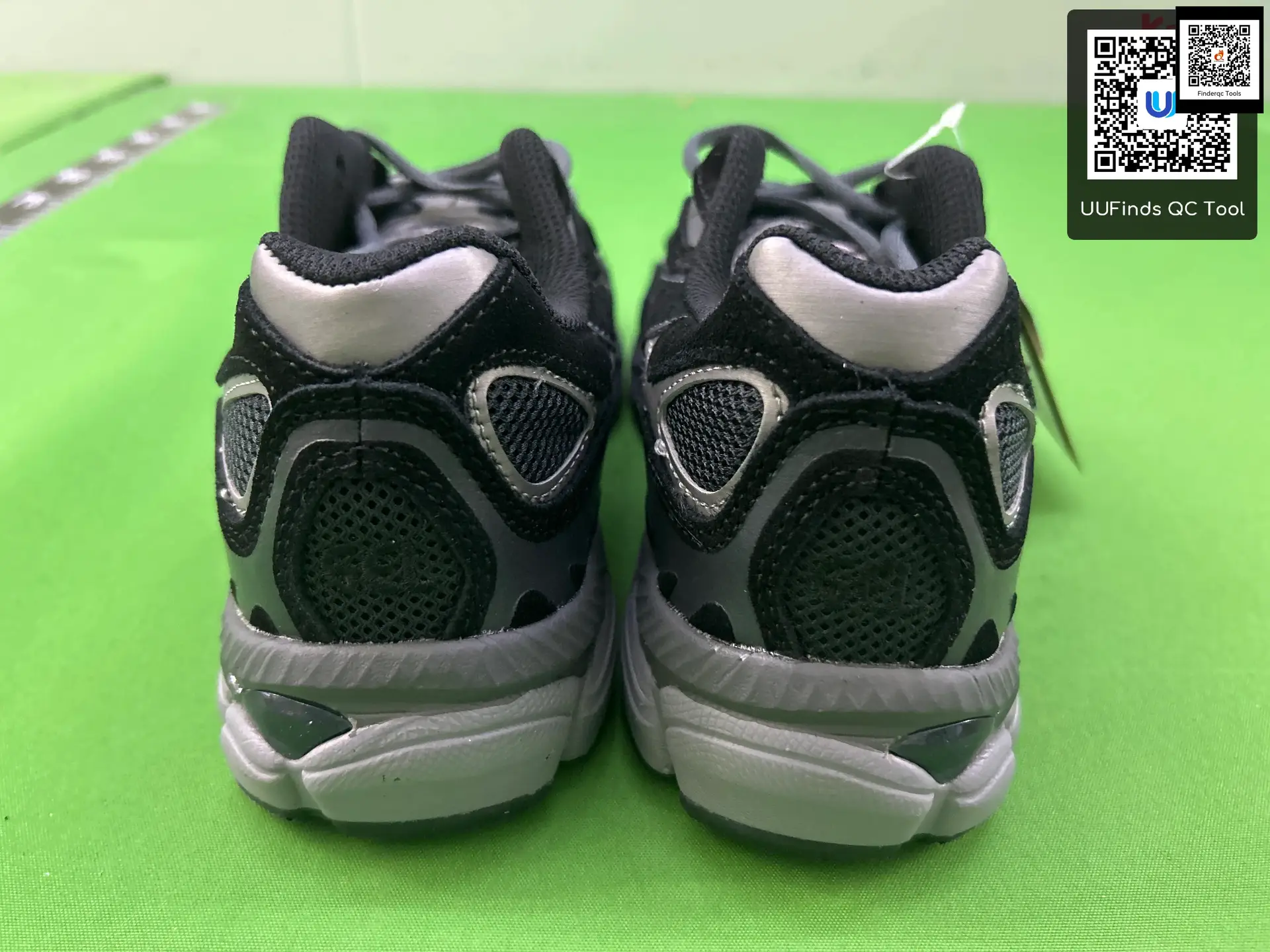 New Balance 990v5 Black Grey