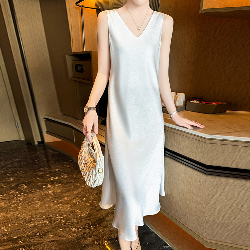 French-Style Light Luxury High-End Sleeveless Long Dress for Women, Spring and Summer Casual Satin Waist-Cinching Slim-Fit Strap Dress