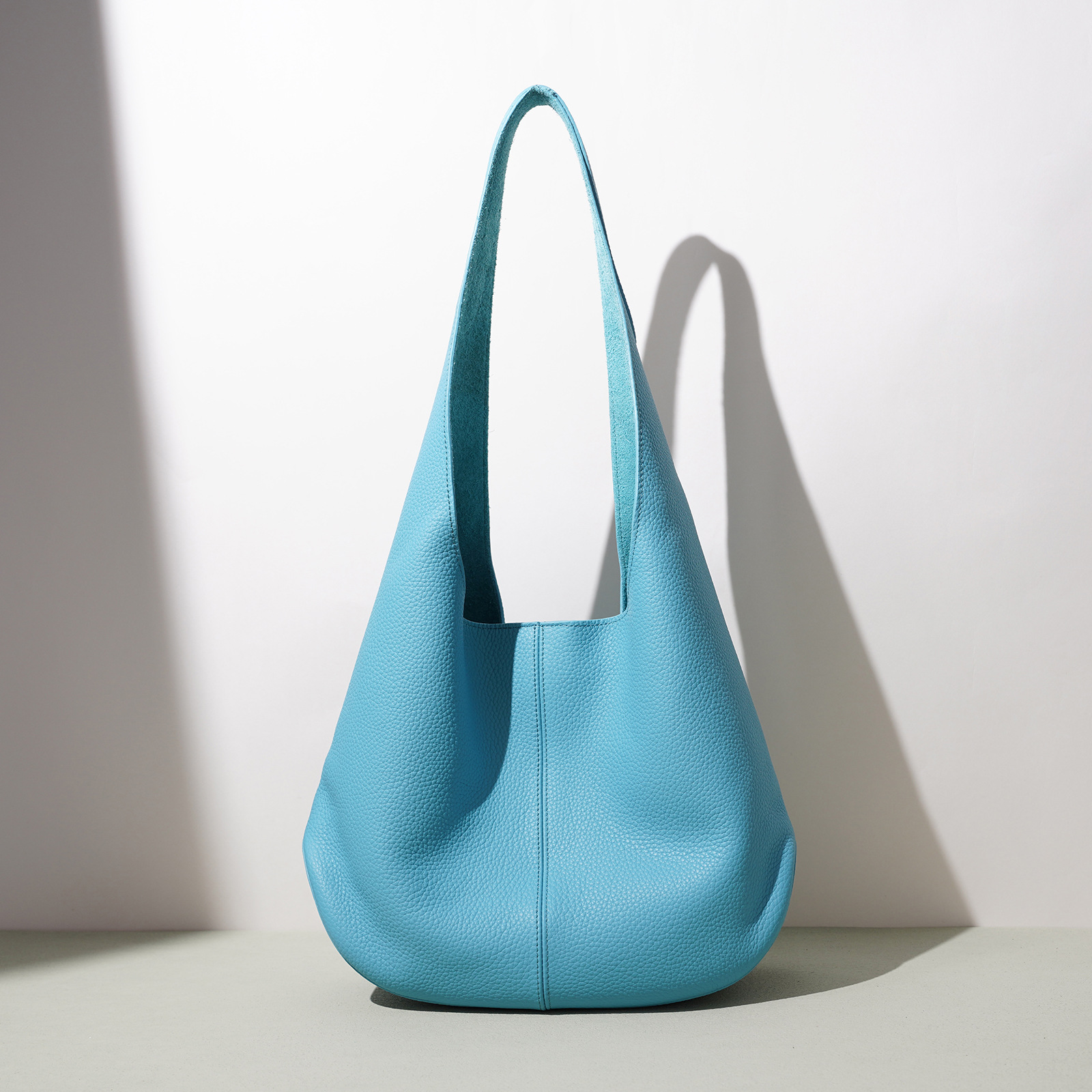 2026 New Korean-Style Niche Design Single-Shoulder Bag, First-Layer Cowhide Genuine Leather Bucket Bag, Casual Tote Bag for Commuting