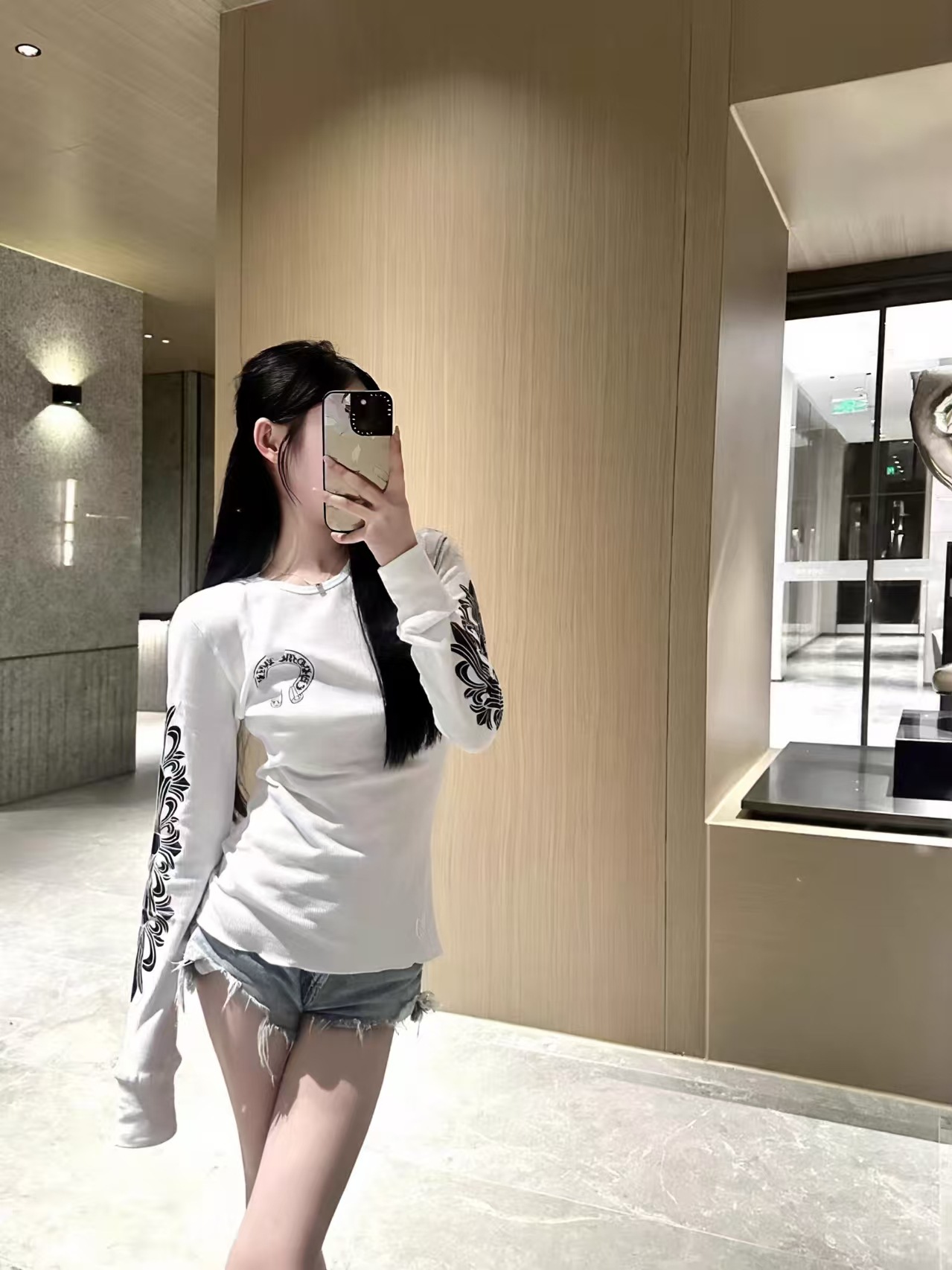 Correct Version of the New Early Autumn Ch Long-Sleeved Black and White Contrasting Sanskrit Letters Waffle Slim Bottoming Shirt Top for Women QC-foto från 1688 på Qualit.ly
