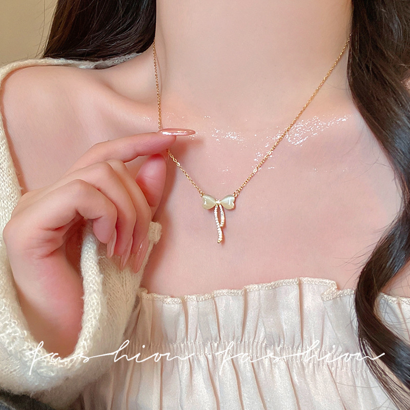 Minimalist Golden Cat's Eye Stone Bowknot Necklace for Women, Gentle and Delicate, Versatile and Elegant Clavicle Chain