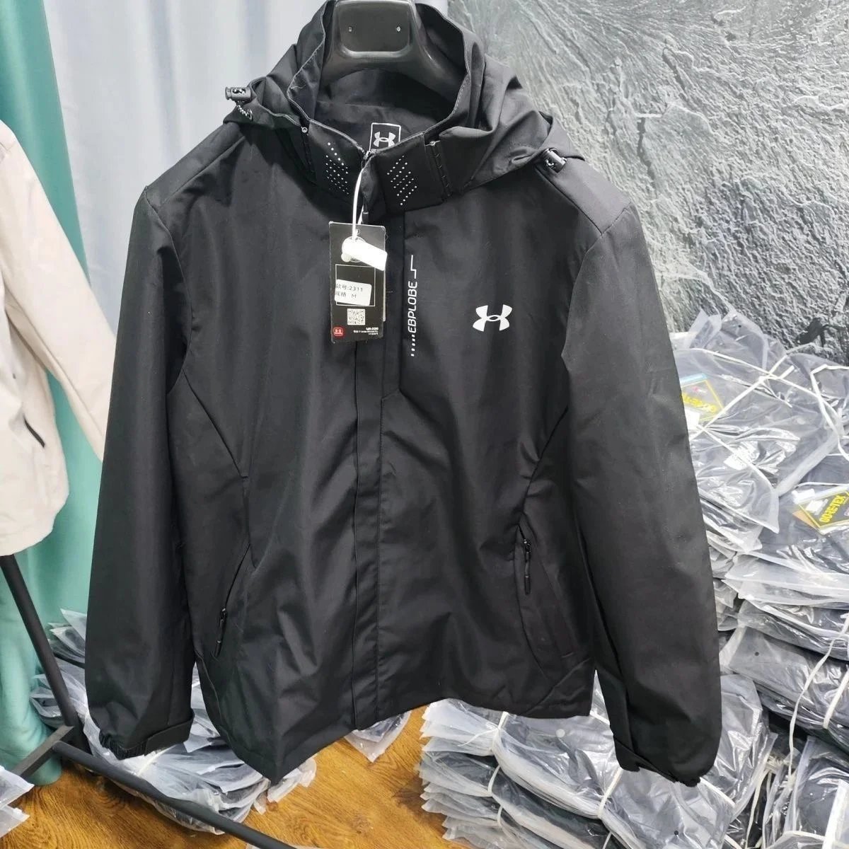 冲锋衣 foto QC de WEIDIAN en Qualit.ly