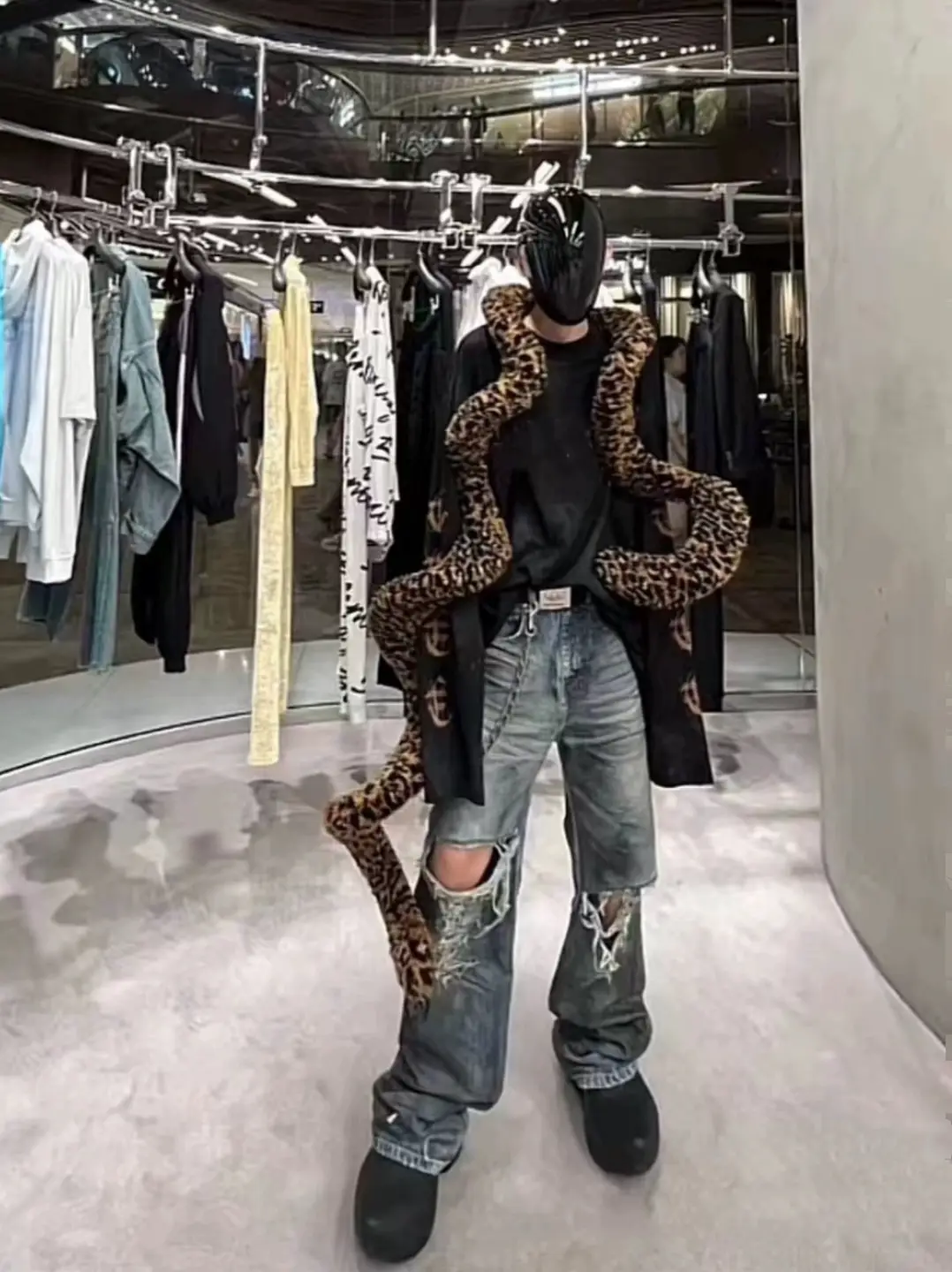 (Now) 23Fw Show Style Ripped Dirty Mud-Dyed Distressed Washed Destroyed Hole Straight Fit Slim Fit Narrow Jeans