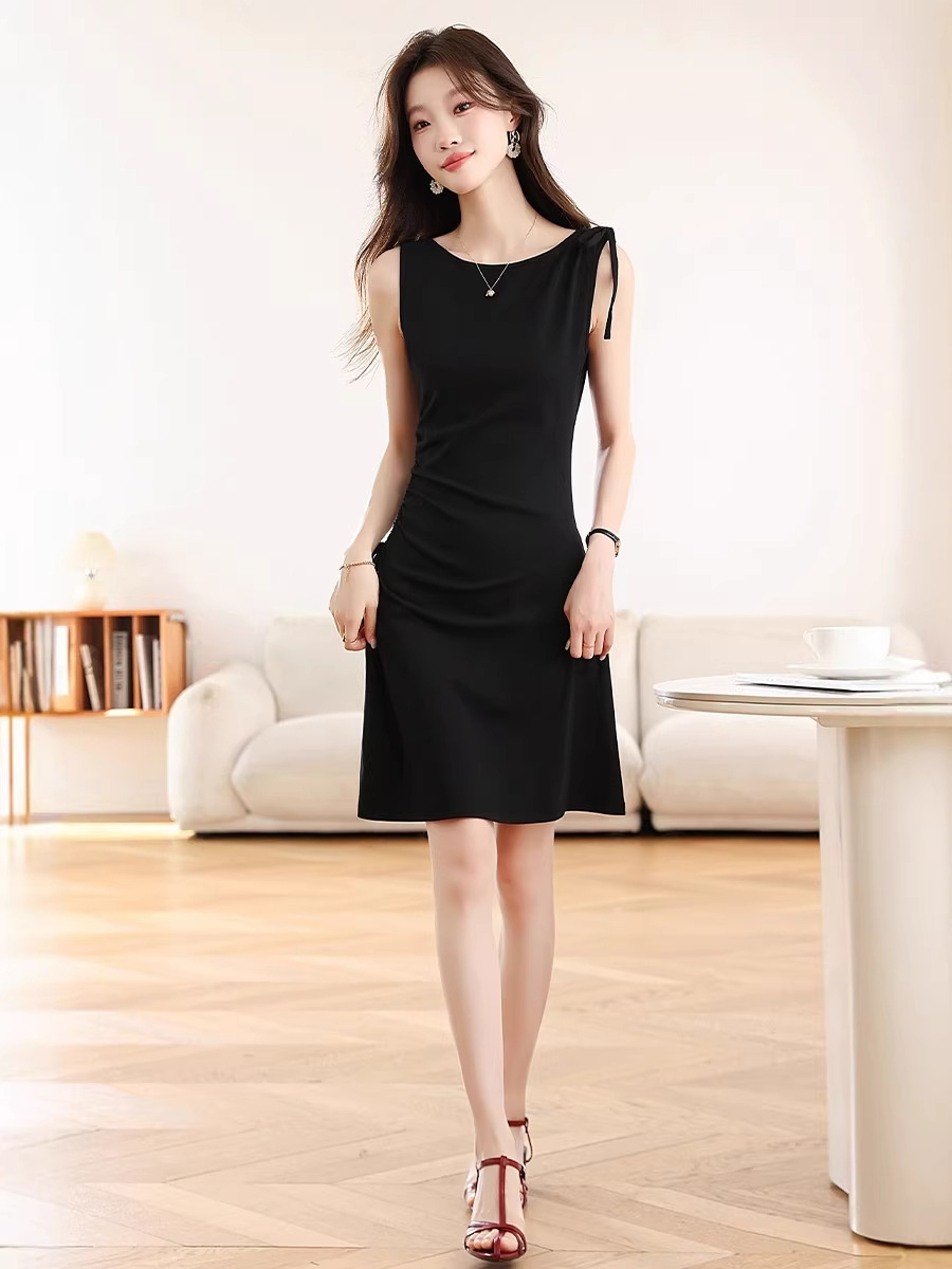 Cross-Border European Style Little Black Dress, Knitted Dress for Women, Summer Design, Slimming, Niche, Asymmetrical Drawstring, Petite Size