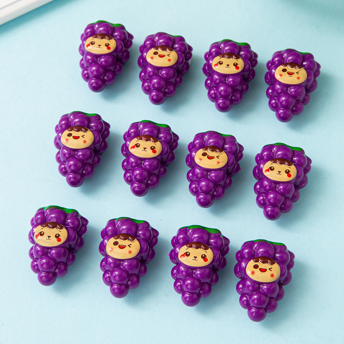 Creative food play mini fruit grape back car children's small toys kindergarten gifts cross-border wholesale stalls