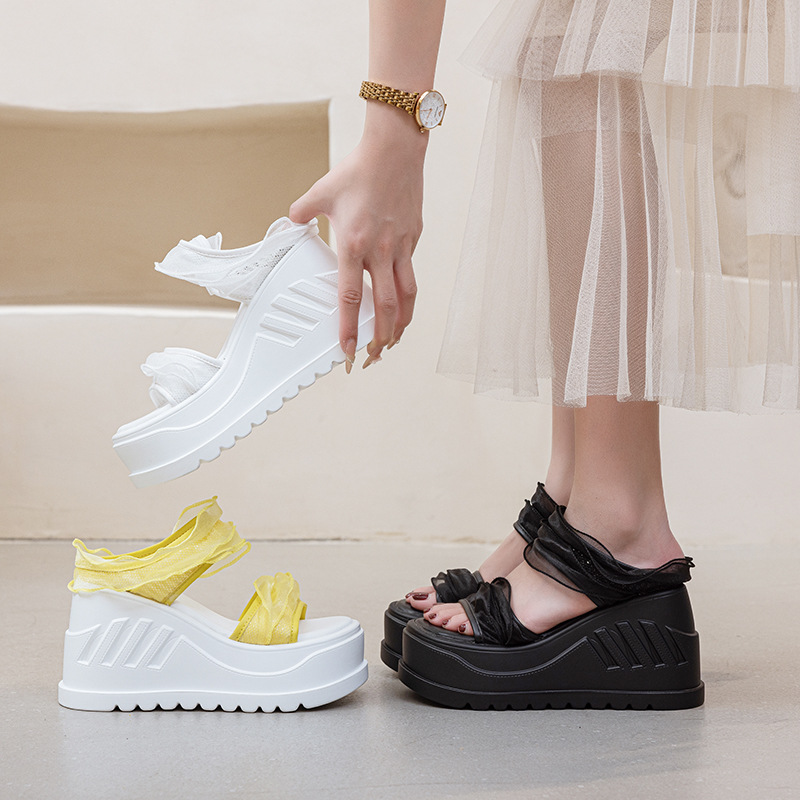 Summer Thick-Soled Ruffled Sandals 2026 New Style Women's Open-Toe Slippers Simple Solid Color Slippers