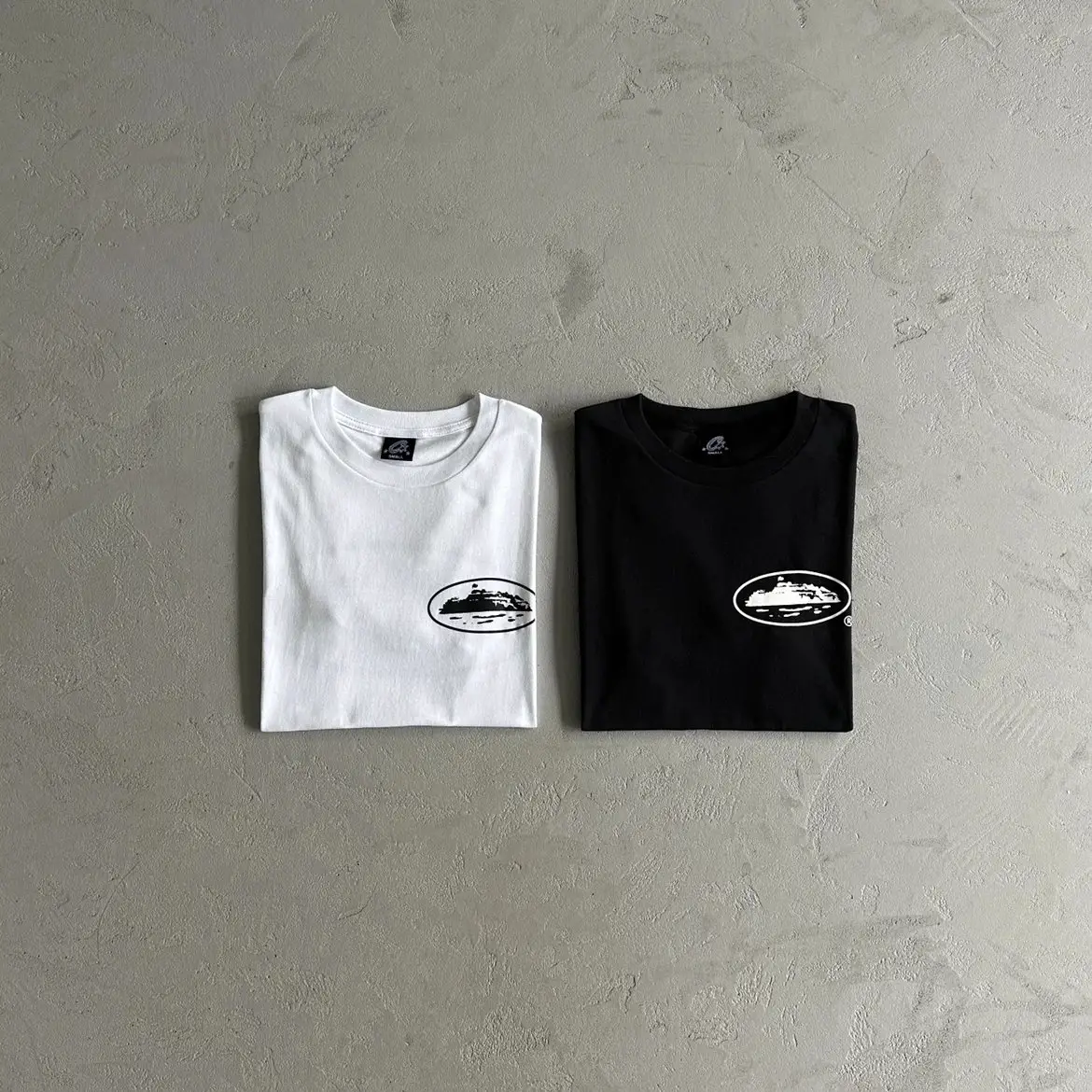 恶-圆形R标Tee