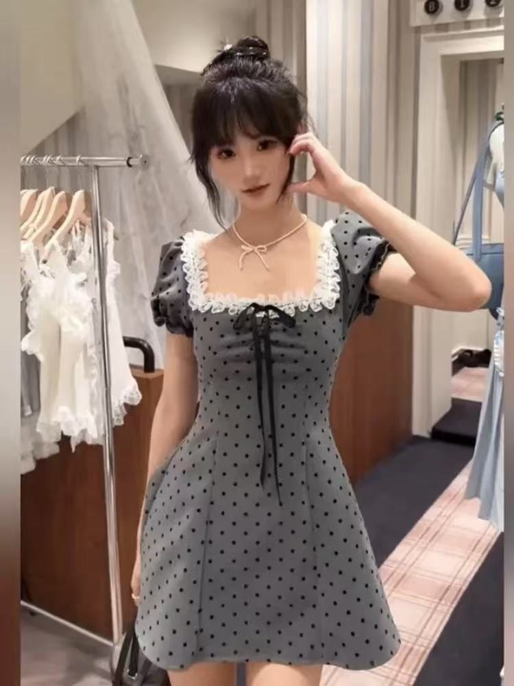 French-Style Elegant Square-Neck Polka-Dot Puff-Sleeve Dress for Women, Summer Miu-Style Slim-Fit Waist-Cinching A-Line Short Dress