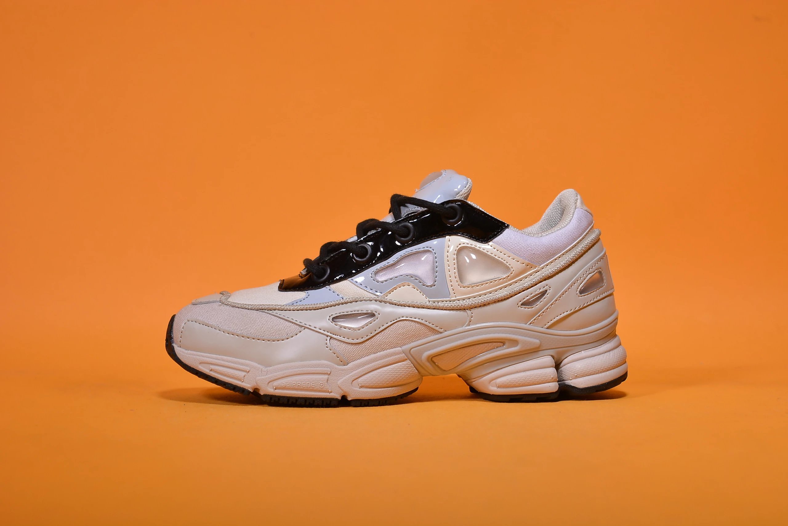 Adidas Raf Simons collaborates with OZWEEGO dad shoes B22537