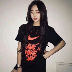 美美的运动店 logo