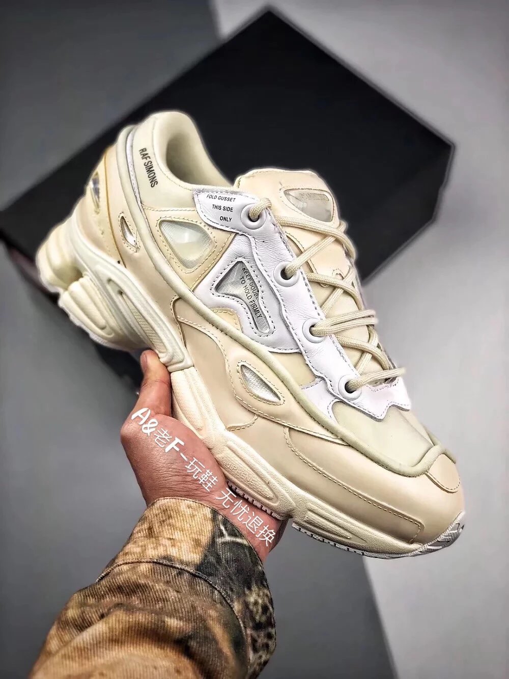x Raf Simons Ozweego 2 水泡二代 「White」 奶白色男子跑步运动鞋尺码:40/45