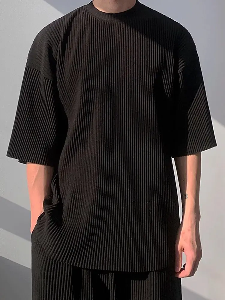 Men's summer Japanese style loose pleated half sleeved Korean style fashionable pleated round neck T-shirt