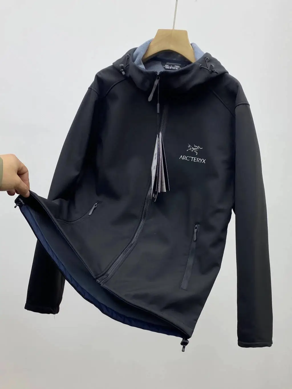 Windproof, waterproof, breathable and thin velvet jacket for outdoor couples, hooded soft shell submachine jacket (hat cannot be removed) - EN