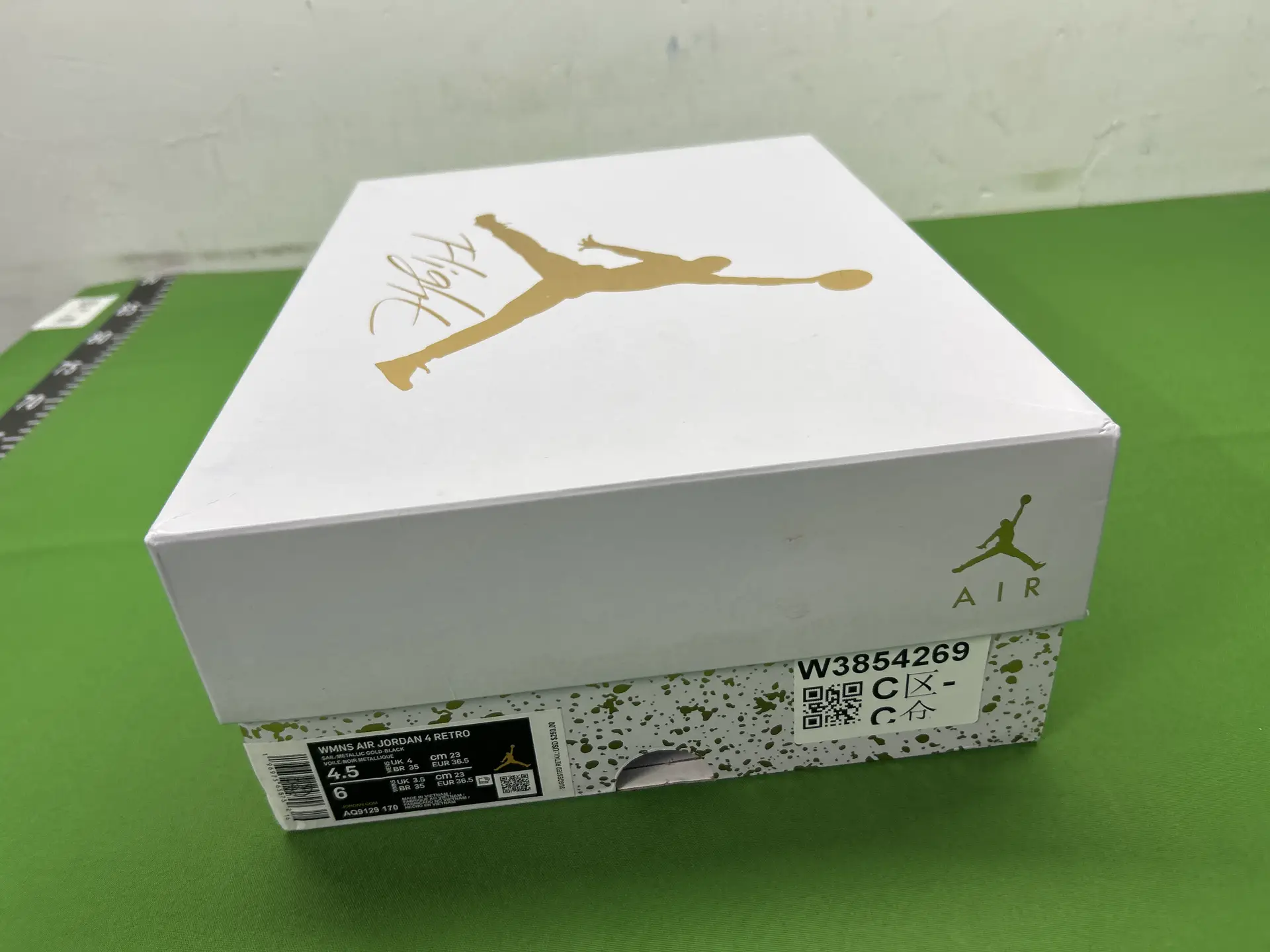 WMNS AIR JORDAN 4 RETRO SAIL METALLIC GOLD